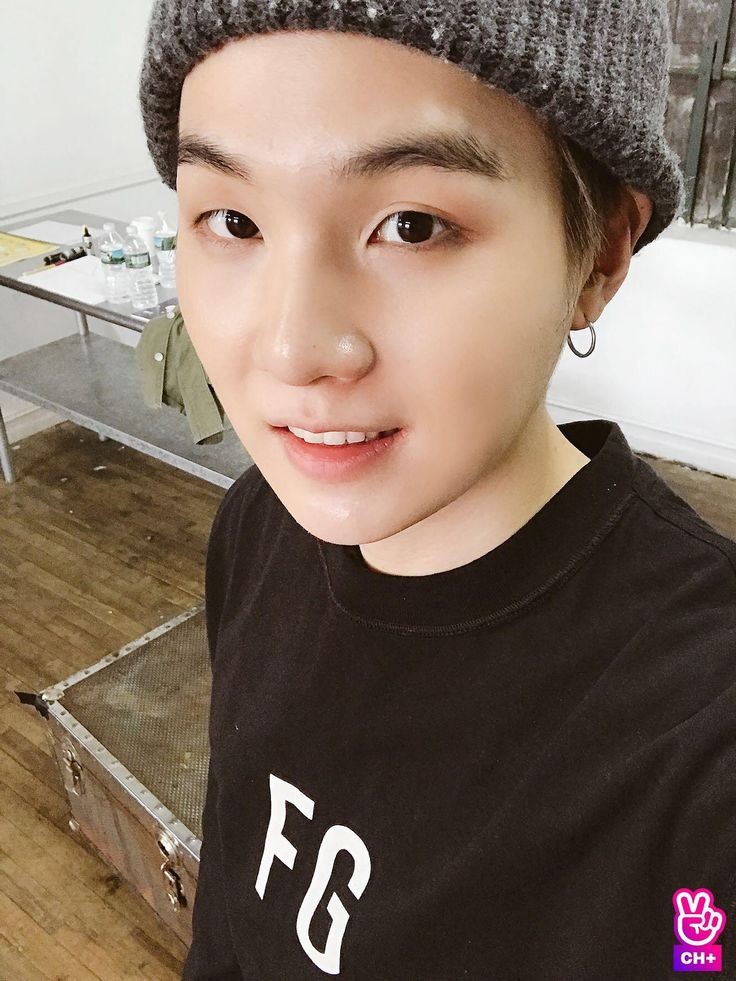 A thread of my favorite selcas by yoongi