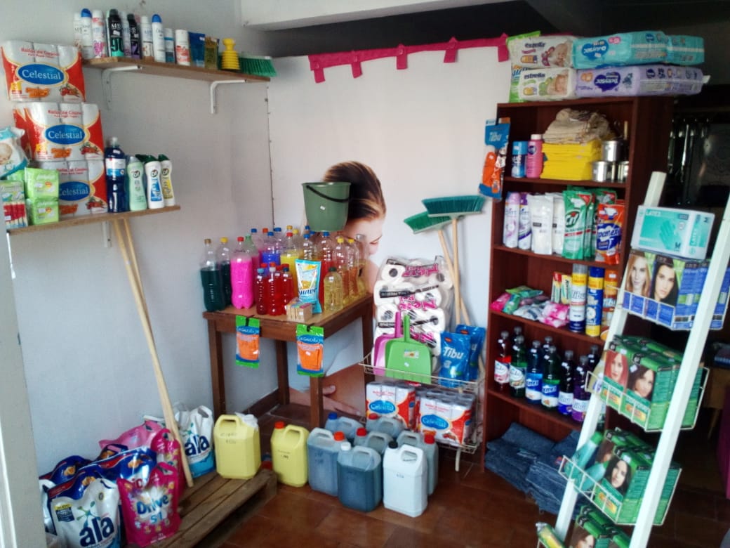 AilennnG's tweet photo. Me da vergüenza hacer esto, pero mi mamá empezó con un emprendimiento de perfumeria y me gustaría ayudarla compartiendolo, tiene un montón de ofertas, cosas sueltas y también envasadas. Está en Quilmes Oeste, Tucumán y urrestarazu. Si RT me ayudan un montón🧡 https://t.co/n1TYRrQSkz