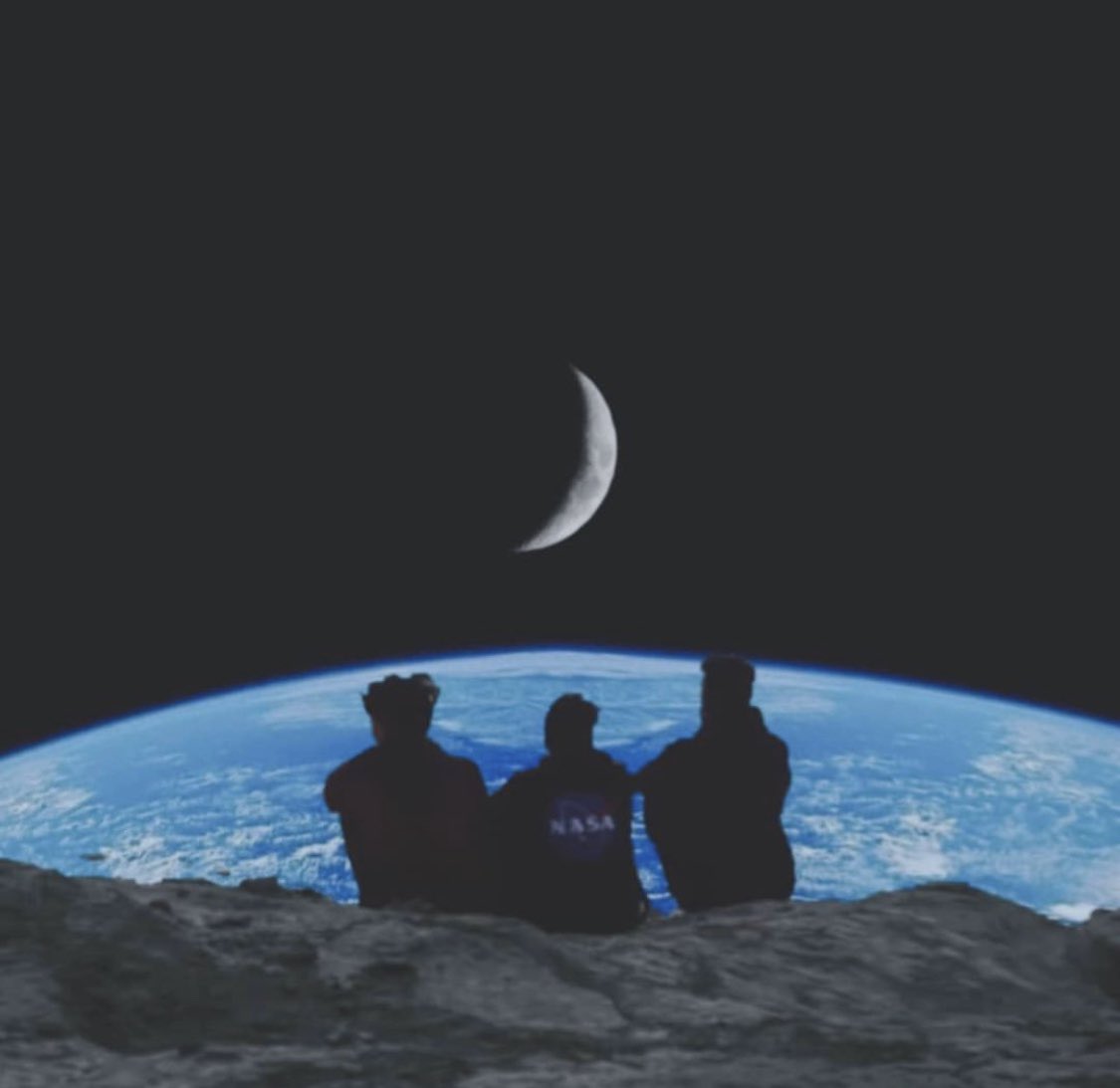 - مبارك عليكم الشهر 🌙 ..
تقبل الله صيامكم وقيامكم
#رمضان_كريم