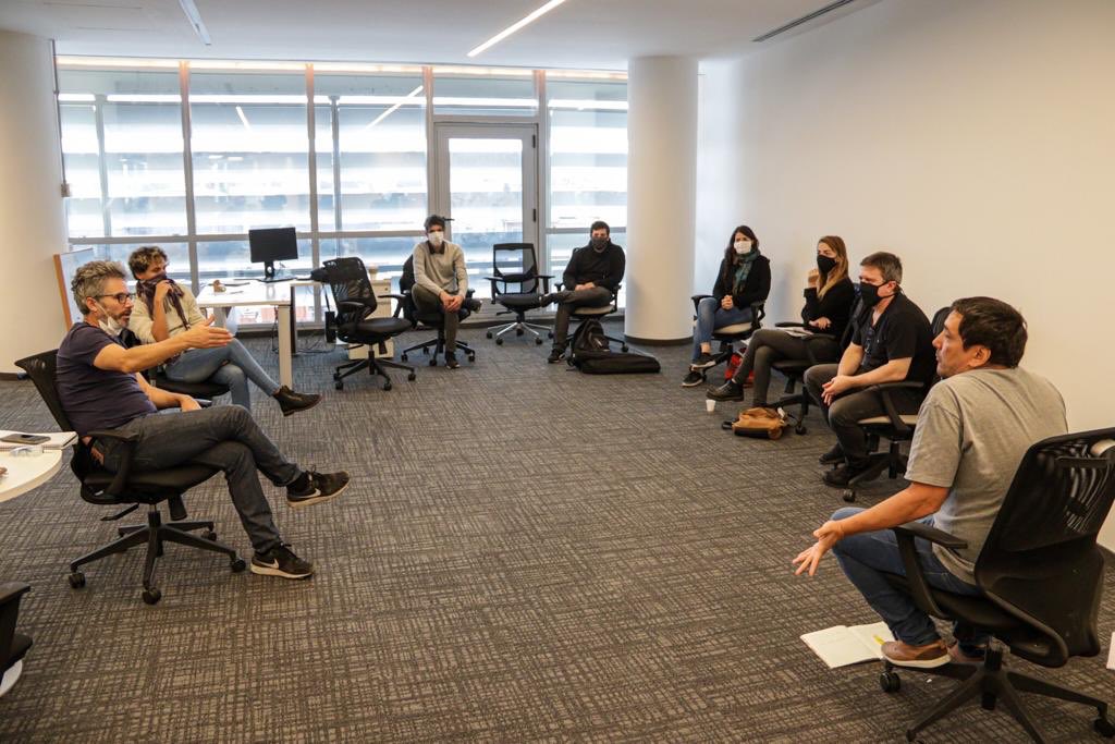 Seguimos trabajando en el Ministerio de Educación de la Ciudad 🏫 pensando y desarrollando estrategias para continuar las trayectorias pedagógicas de los niños, niñas y jóvenes 📚
#MásEscuela
