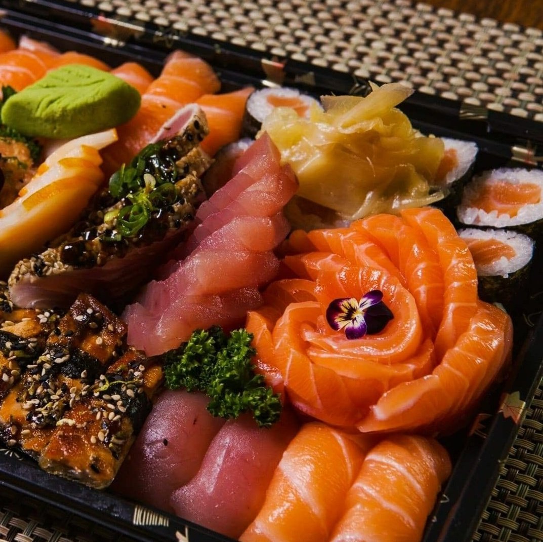 alwaysushii's tweet photo. That sashimi looks wonderful 🤤 https://t.co/GRU8pBUrrt