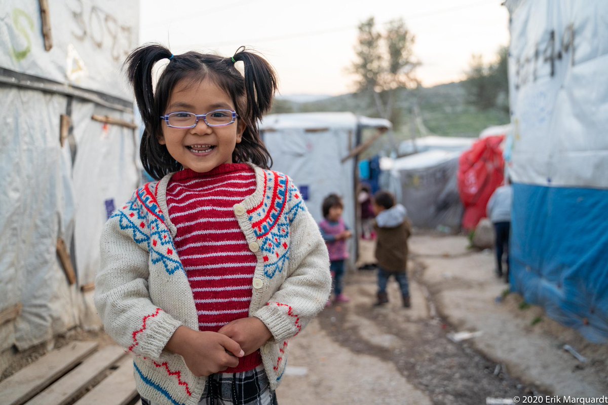 Die Rechten erzählen in Dauerschleife, dass es kaum Kinder unter den Geflüchteten hier gäbe. In der Realität sind es 40%. Überall Kinder, wenn man durch #Moria geht. Aber das Leben hier ist nicht nur für Kinder unfassbar unwürdig, sondern auch für alle anderen. #LeaveNoOneBehind
