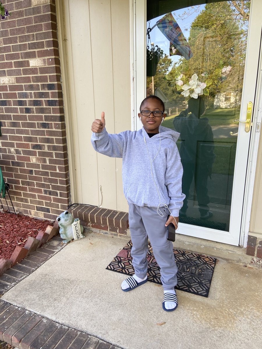 SumnerSeahawks's tweet photo. We have had so much fun seeing our students and staff participate in our virtual spirit week! Check out these learners who are soaring! #readtosoar #sumnerseahawks https://t.co/ZjxNIUaGxb