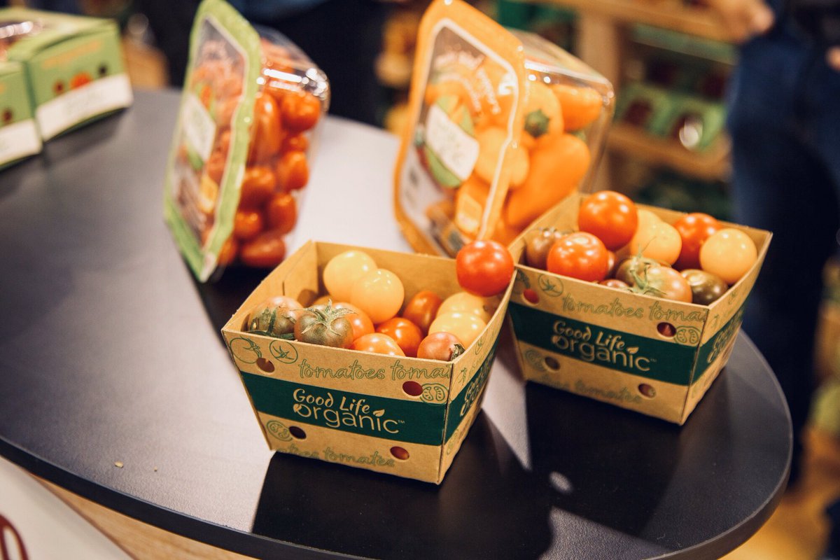 WarrenPackaging's tweet image. Those tomatoes look fresh in that corrugated pint!♻️ @goodlifeorganic 
•
•
#tomatoes #tomato #produce #fresh #freshproduce #sustainable #recycle #brand #branding