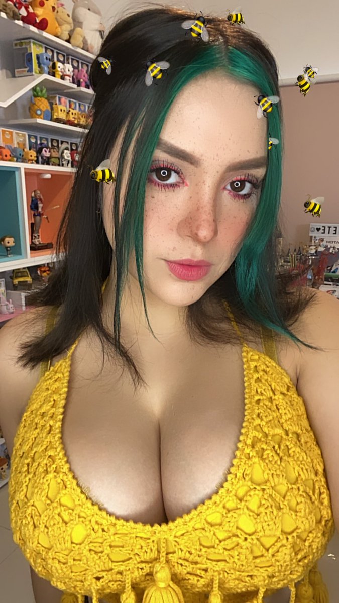 lejandroRiz0's tweet photo. @WindyGirk Quien no conoce a dios @arigameplays 🥰a cualquier santo le reza 😂 https://t.co/Rn8r8TsqSO