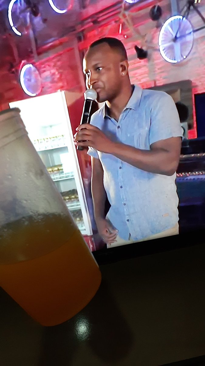 Buhnegah's tweet photo. #VIBELIVE #Comigo #livethiaguinho ❤😍🥰 https://t.co/3QdztU5m4g