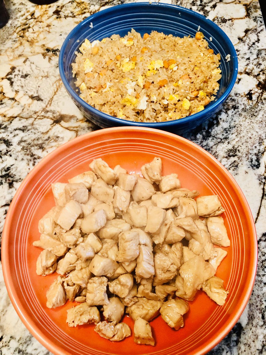 TheFoodie8's tweet image. #ChickenFriedRice #HomeMade #BuffetStyle #PGHFood #TrueCooks #FullOfFlavor 🍗🍗🍚🍚👌👌👌