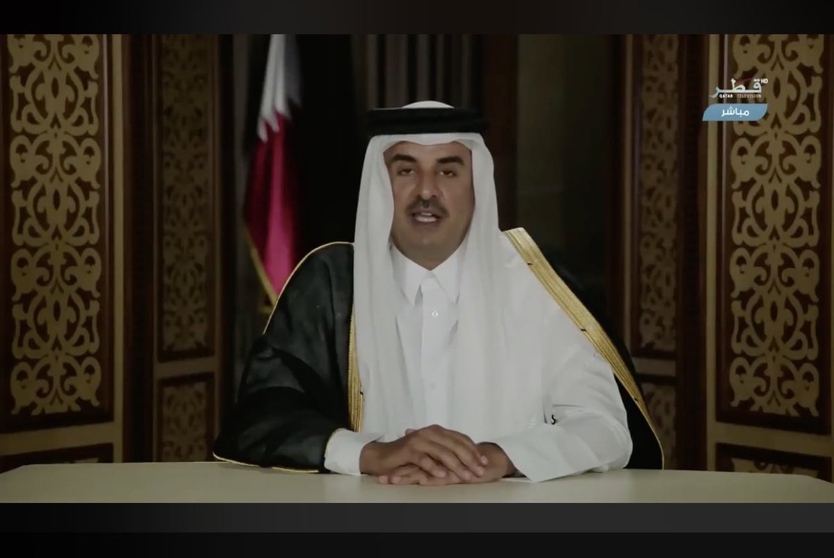 meshaluk's tweet photo. بعد نشر صور لتميم وهو يترأس اجتماعين افتراضيين من غرفة فندق!! خيال الماته يظهر بخطاب في غير المكان المخصص لالقاء الخطابات الأميرية. هذه الصور تؤكد فرار تميم الى سيشل بعد انتشار فيروس كورونا في قطر! https://t.co/RlISPpkcY8