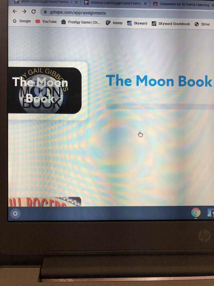 LowryCharles's tweet photo. Ss use different resources to read to learn about phases of the moon.  @ReevesHinger #CISDRocks https://t.co/C0UHjIipdP