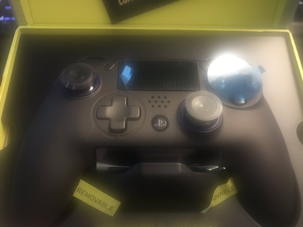 ech0es___'s tweet photo. Sheโs here and sheโs so pretty! #ScufGaming #Vantage2 @ScufGaming https://t.co/2nQhfvfxCf