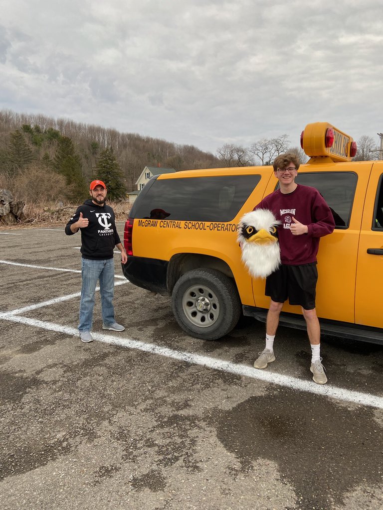 #Panthers Men’s Lacrosse out (safely) supporting local community at McGraw's elementary positivity parade! Coach McMullin with TC Laxer Josh Prince as the parade mascot <a href="/TCmensLax/">Tompkins Cortland CC Men's Lacrosse</a> @TC3_official <a href="/NJCAALacrosse/">NJCAA Lacrosse</a>