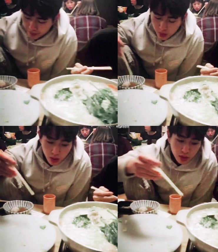 Lunch with jinki! 1st pict: when he is not that hungry2nd: when he is TOO hungry you can’t even disturb him