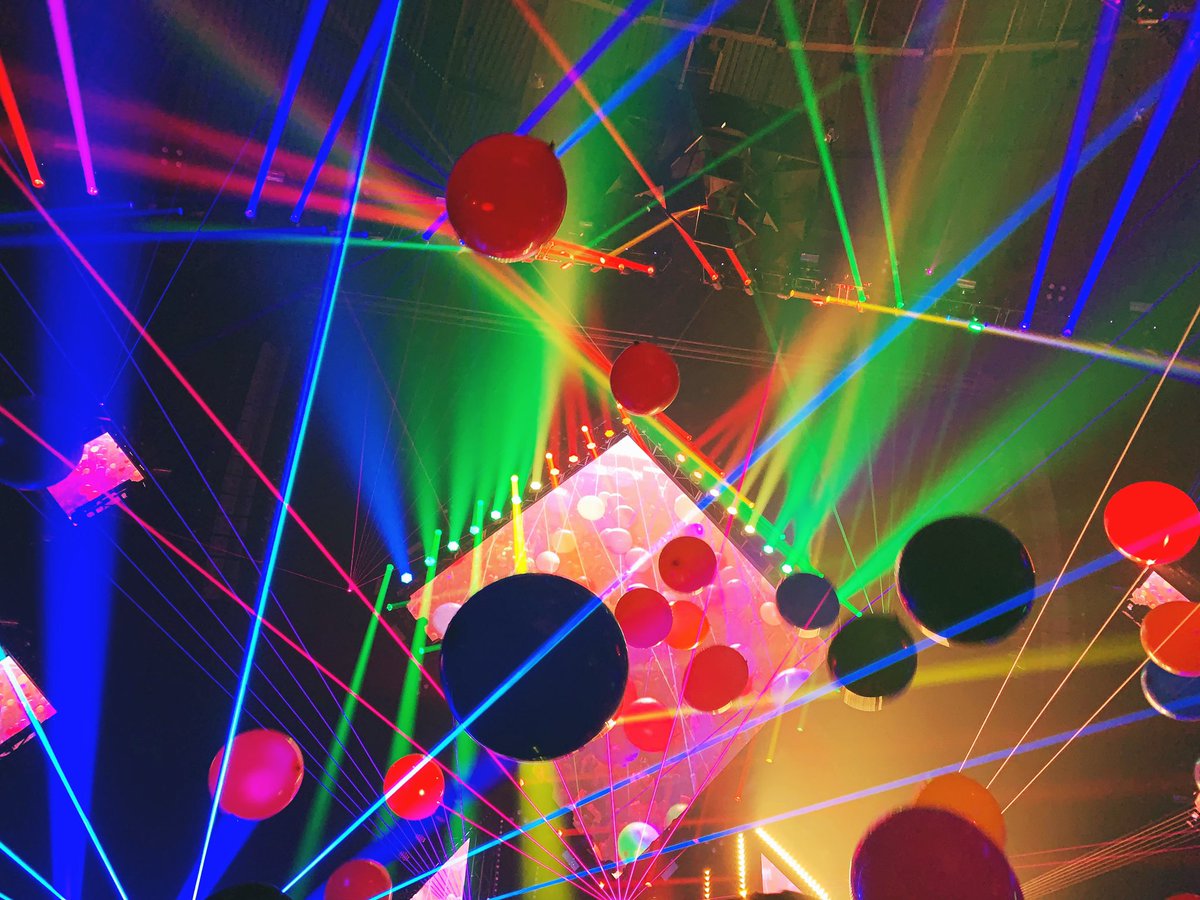 glassstanimals's tweet photo. remembering the most beautiful colorstorm of all time 🥰 @bassnectar @bass_network #bcxii https://t.co/O2JvmbqOqB