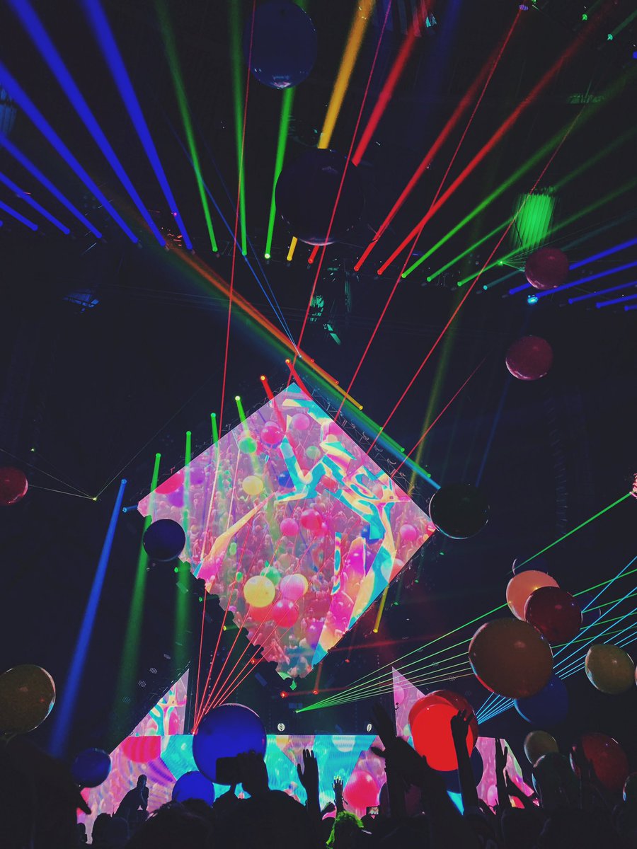 glassstanimals's tweet photo. remembering the most beautiful colorstorm of all time 🥰 @bassnectar @bass_network #bcxii https://t.co/O2JvmbqOqB