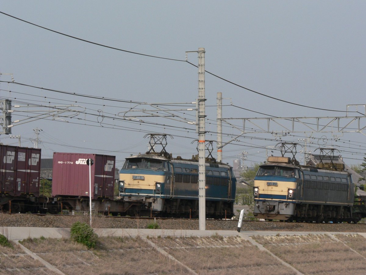 pano7000_'s tweet photo. #7011F #1000系  #パノラマカー #パノラマスーパー #EF66 #FZ5
思い出のパノラマカー。2009.4.18 豊明～富士松 1001Fのラストランと記憶しています。豊明では7011Ｆと並びました。その後は117系狙いで大府～逢妻へ。今となっては貴重な1枚だと思います。カメラはPanasonicのFZ5でした。 https://t.co/esdfChHgFK