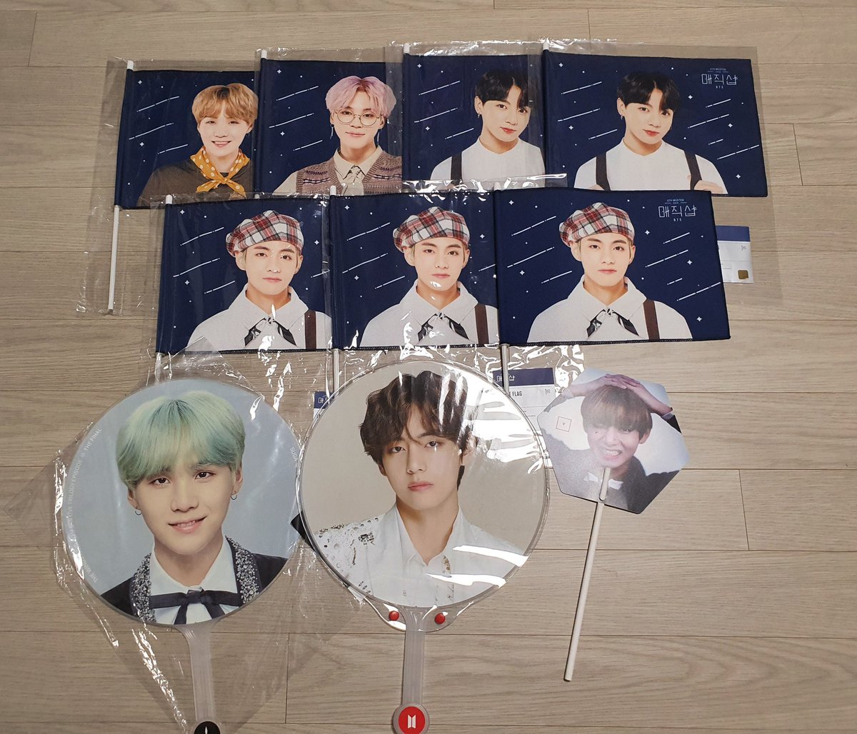 ট ইট র 블리 Btsグッズとトレカ交換 譲 1番目の画像のグッズ 求 2番目の画像のトレカ 以外のテヒョンの更新または会場限定特典も検討します 下記の文も必ずご確認ください 交換できる方はdmお願いします Bts交換 Btsトレカ Bts韓国 Btsグッズ