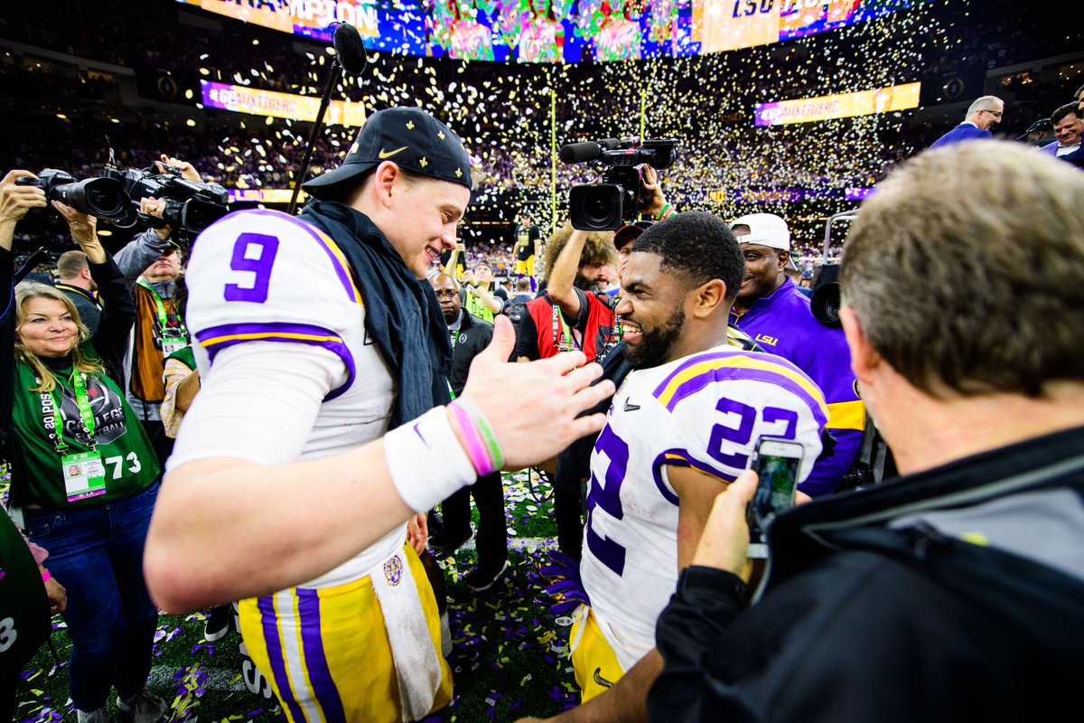 LSUfootball's tweet photo. These Two 🥺

@Joe_Burrow10 ✖️ @Clydro_22 https://t.co/Tfcvm1FgHd