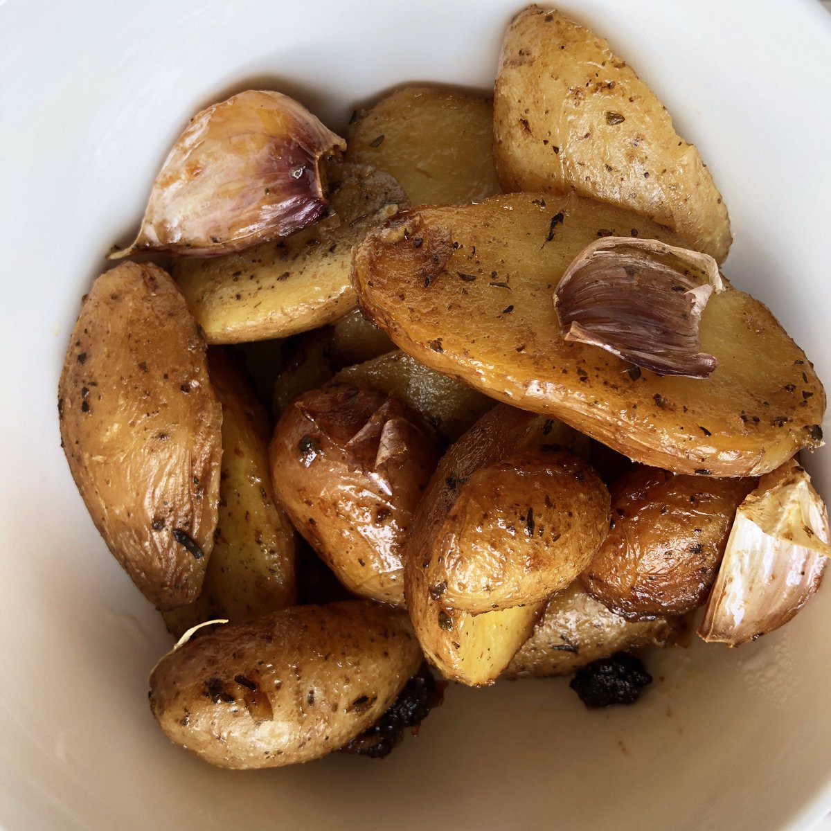 MoveEat's tweet photo. Pommes de terre aux échalotes sautées à la cocotte #gastronomie #pommedeterre #cuisine #echalotes https://t.co/ThQCH0FUYN