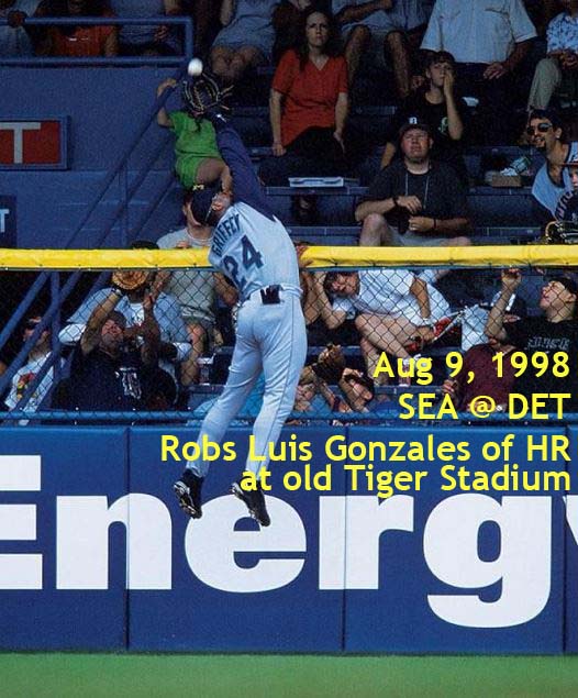 These are Ken Griffey Jr.'s greatest defensive catches as a center fielder with the  #Mariners. See prior post in this thread to vote... plz RT!