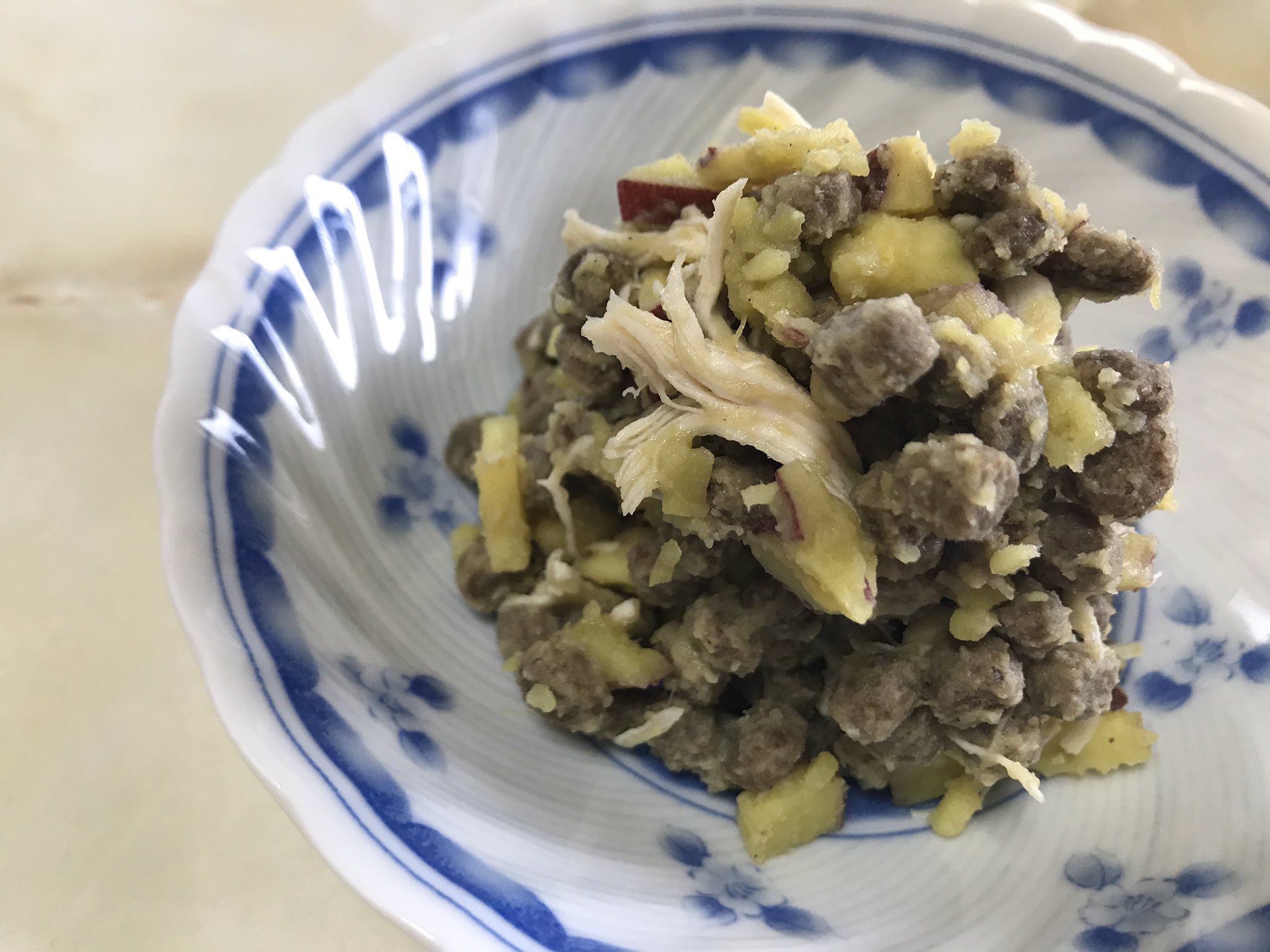 しおり Sns総5 4万人 Auf Twitter 今日の さくら飯 さつまいものポテトサラダです さつまいもとささみだけで作るので 簡単 ただトッピングするだけでなく ドッグフードと混ぜることで トッピングだけ食べちゃう 贅沢舌なわんちゃんでもぺろり 犬好きな人