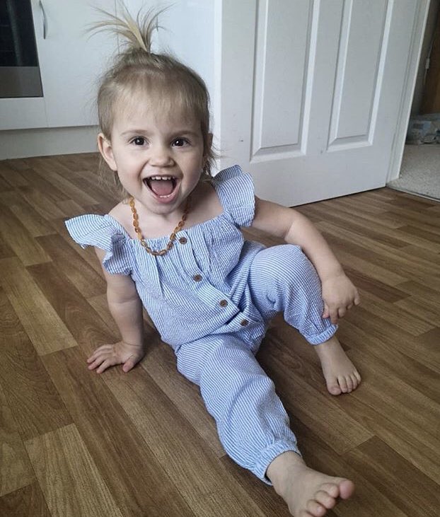 MirandaEvaKH's tweet photo. who did it better...i say both of them nailed that tranquilo pose...❤️❤️❤️ #kawaii #babygirl #littleangel #bundleofjoy #cuteangel #pose #tranquilo #letspose #herchampion https://t.co/6SutBogINM