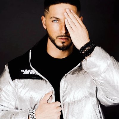 #NuevaFotoDePerfil 
Estamos nuevo HIT titulado #HolaNena: youtu.be/84rXcufFuYo