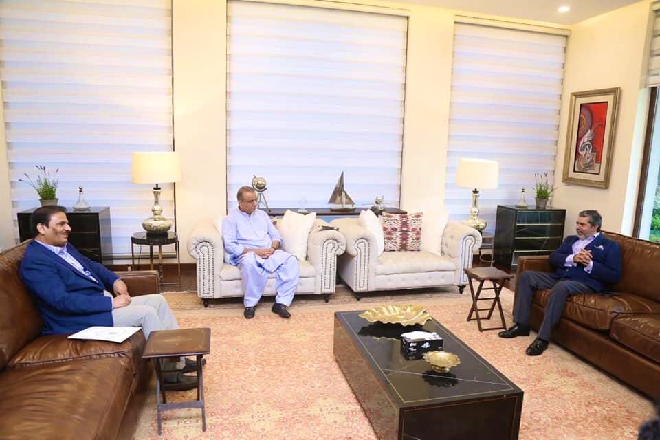 PakistanFlour's tweet photo. Chairman All Pakistan Flour Mills Association Asim Raza Ahmed in a meeting with Aleem Khan Senior Minister Punjab and Minister for food along with chairman PFMA punjab zone Abdul Rauf. https://t.co/Kgc6tC3QYw