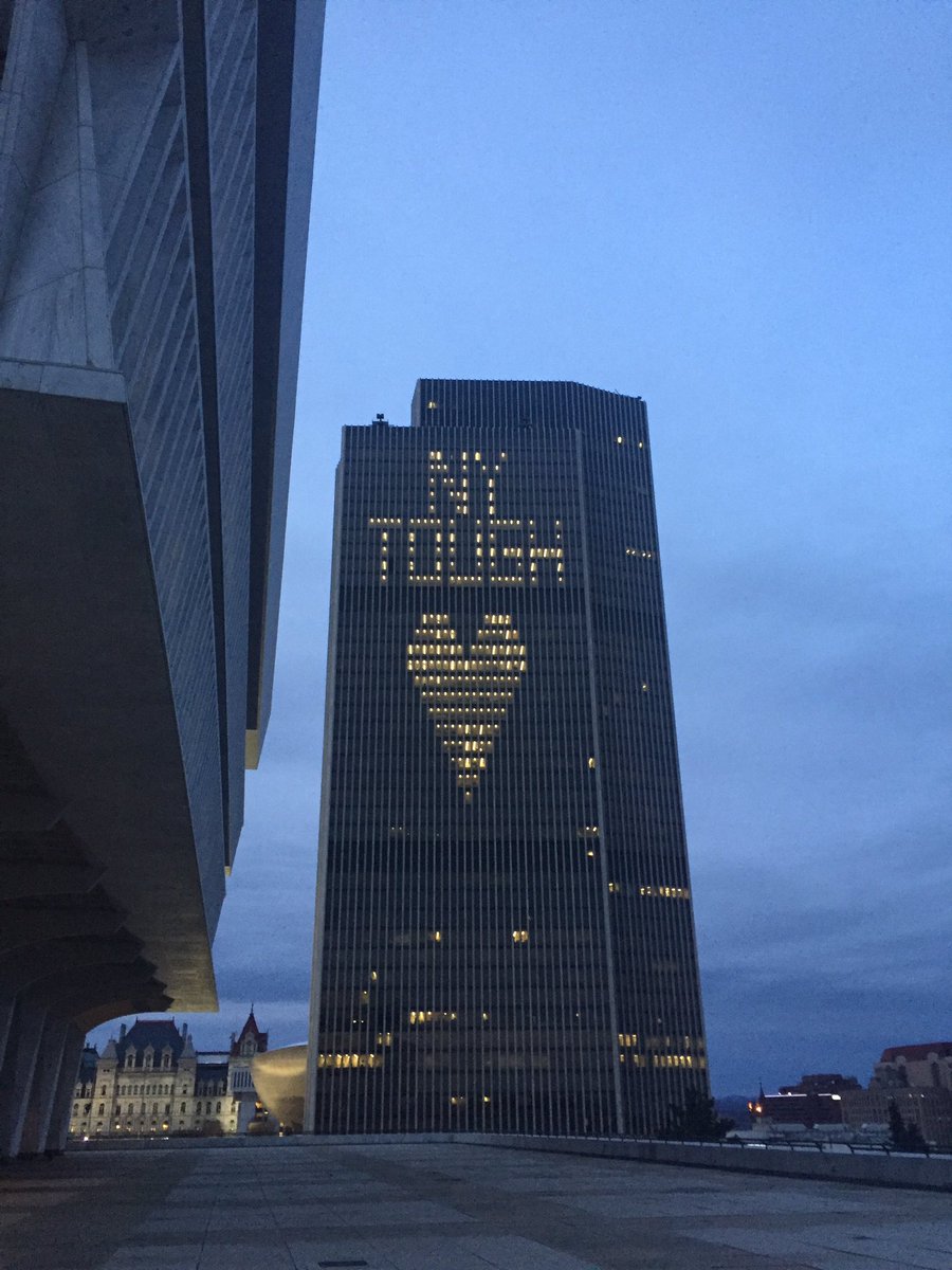 NYGovCuomo's tweet photo. The Corning Tower in Albany tonight. #NewYorkTough https://t.co/ykMbxdDnZr