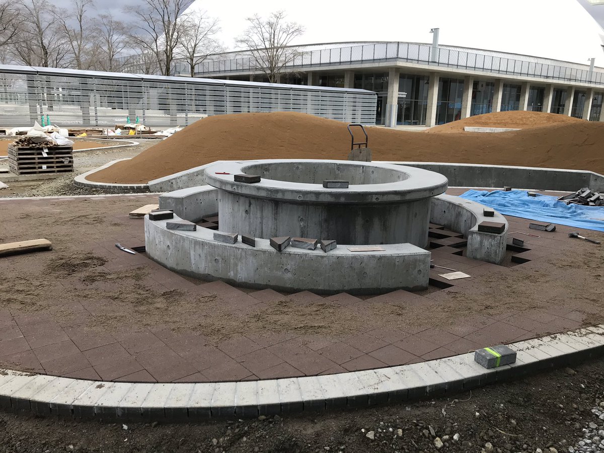 mutsu_toshi's tweet photo. おおみなと臨海公園Park-PFIモニタリング③
特定公園施設の広場整備
広場の築山とサークルベンチ・テーブルを整備中です。
#むつ市 #おおみなと臨海公園 #PPFI https://t.co/FZ2XHbD0un