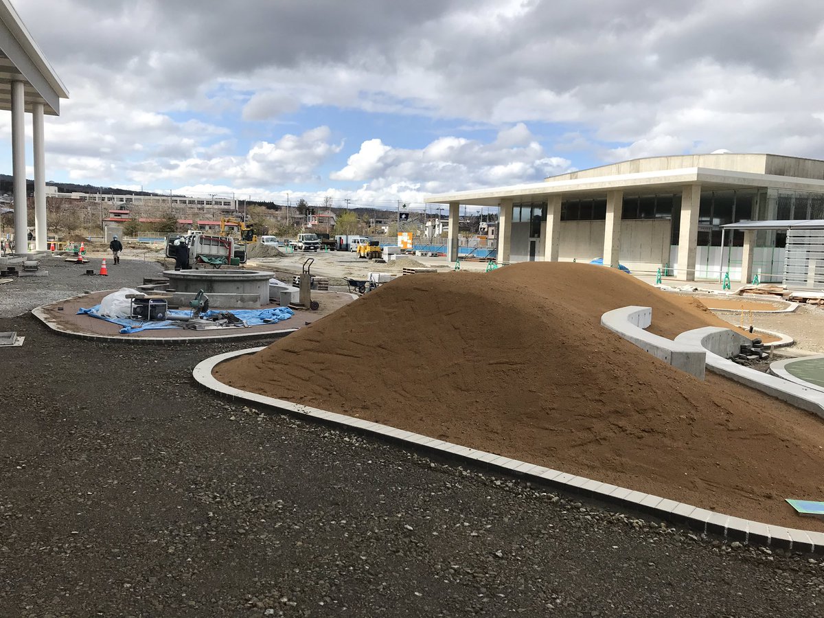mutsu_toshi's tweet photo. おおみなと臨海公園Park-PFIモニタリング③
特定公園施設の広場整備
広場の築山とサークルベンチ・テーブルを整備中です。
#むつ市 #おおみなと臨海公園 #PPFI https://t.co/FZ2XHbD0un