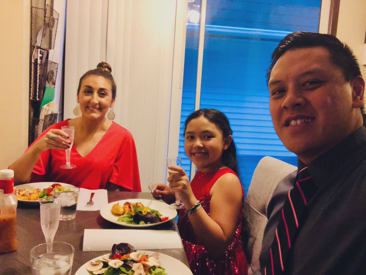 CoachRiemedio's tweet photo. #BoogieGirl wanted to have a fancy/dress up dinner tonight to celebrate @mobeaty25 bday a day early!!  

#ShesSoThoughtful
#StuffShells #Salad
#YouFancyHuh https://t.co/A4yGL5cNtu