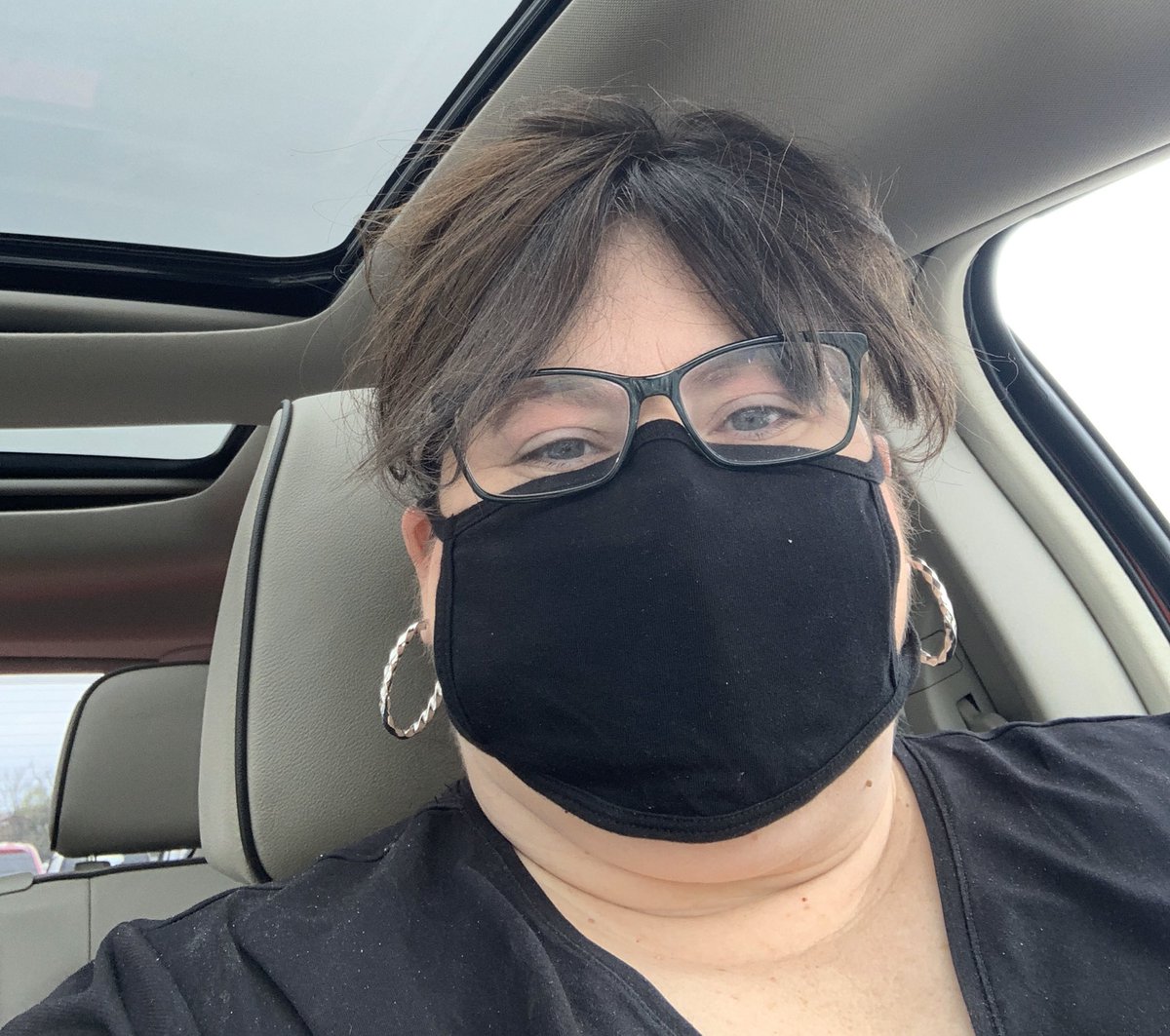 misspetrilla's tweet photo. @BWSDsuper Who needs a #littleblackdress when you have a #littleblackmask #bwcares https://t.co/1pZAPJik4V