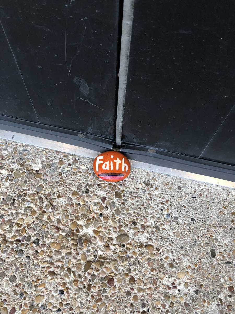mattilea33's tweet photo. Saw some lovely encouraging stones along the route today! #30thaustinmarathon @austinmarathon Size 11 https://t.co/fVyWIakP5Q