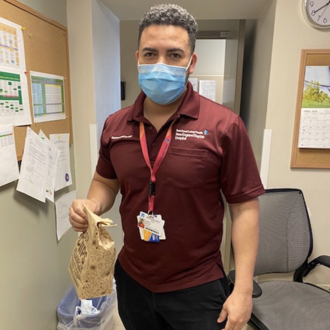 LarryNak's tweet image. #celtics Keeping the giving rolling 👏👏 

yeahyeah22 stepped up to feed #healthcareworkers at NEBHortho #projectFRONTLINE