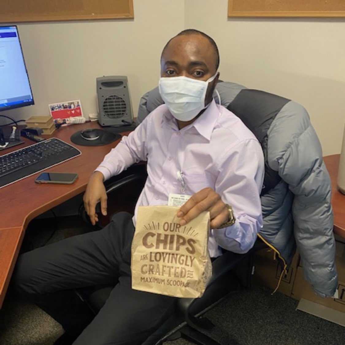 LarryNak's tweet image. #celtics Keeping the giving rolling 👏👏 

yeahyeah22 stepped up to feed #healthcareworkers at NEBHortho #projectFRONTLINE