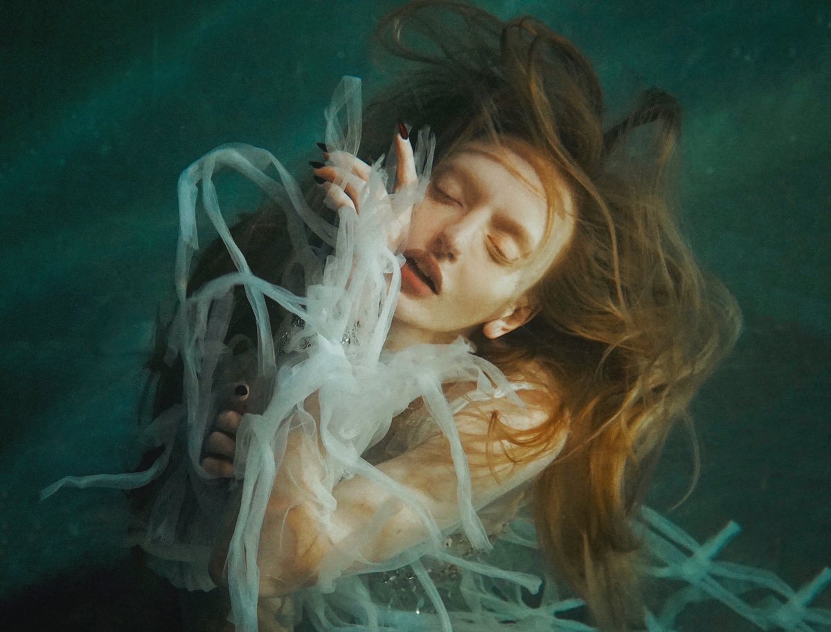 candiceghai's tweet photo. “Apparition” model @norarosenberg always hauntingly beautiful. 
#lockdownextension #flaskback #art #ArtistOnTwitter #artist #photography #PhotographyIsArt https://t.co/fqQF4hOX13