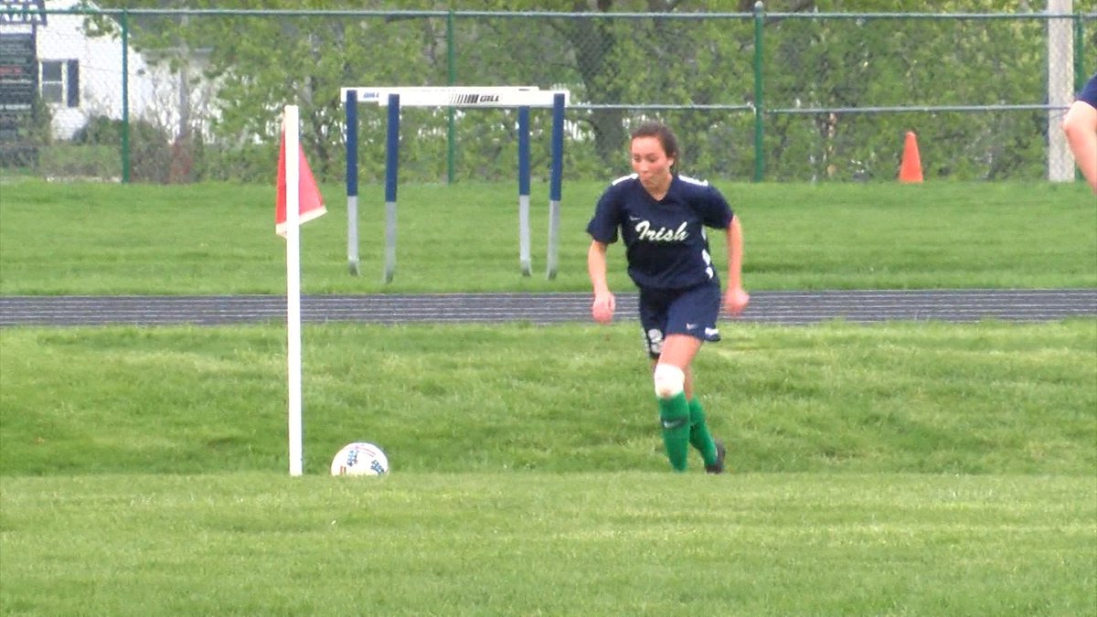 KurtPegler's tweet photo. Extra Effort: Notre Dame's Mackenzie Schuler always has time to help

https://t.co/GHqZIIC1Wd https://t.co/gHSrV1mIHx