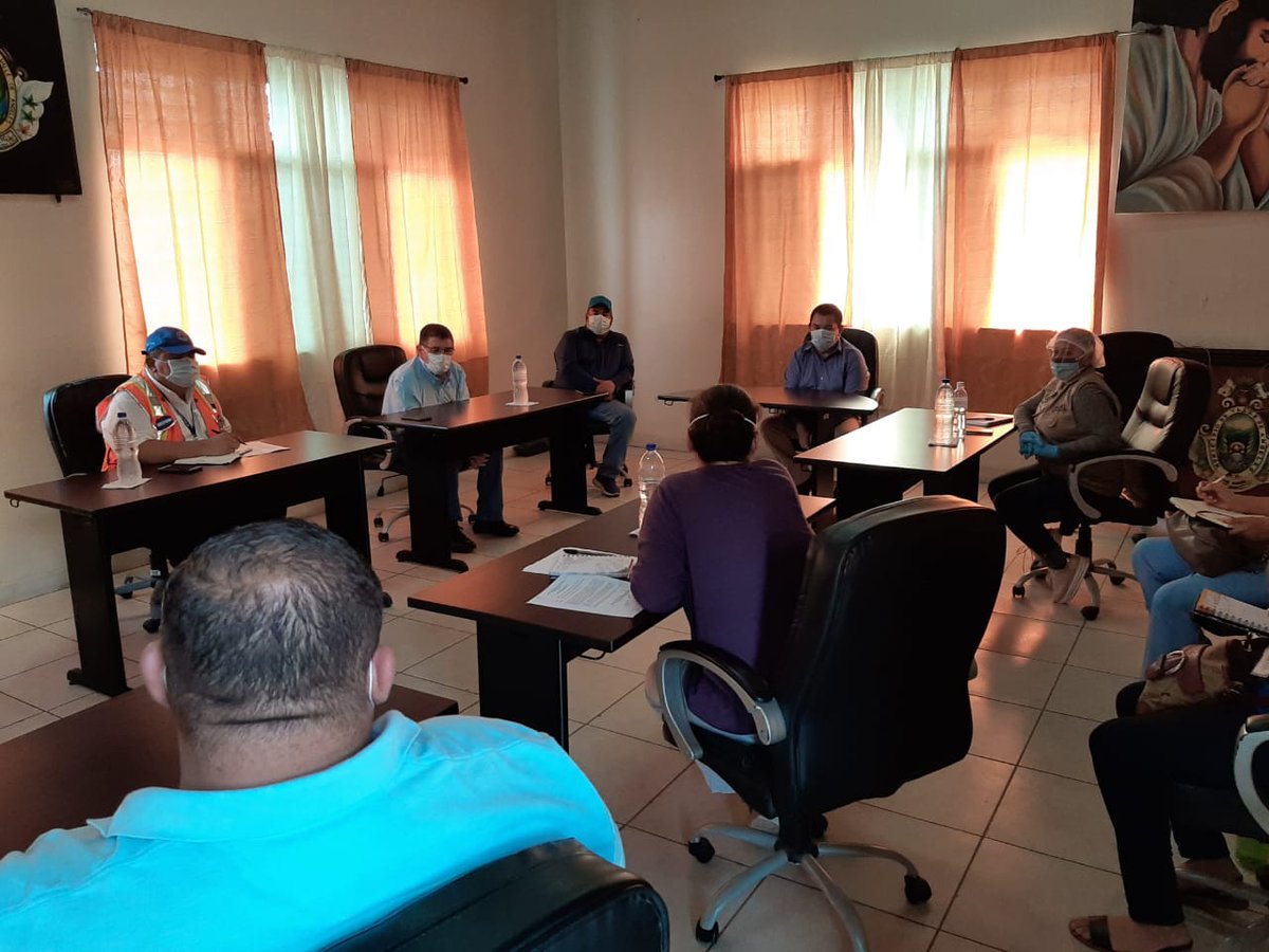 Rdfm08's tweet photo. Autoridades dé salud se reúne con los Alcaldes y Fuerzas Vivas de los Municipios de Valle de Ángeles, Cantarranas y Santa Lucía para organizar centros de acopio en aislamiento temporal como acción de prevención de COVID19 en sus Comunidades. https://t.co/IKtYDTU1ue