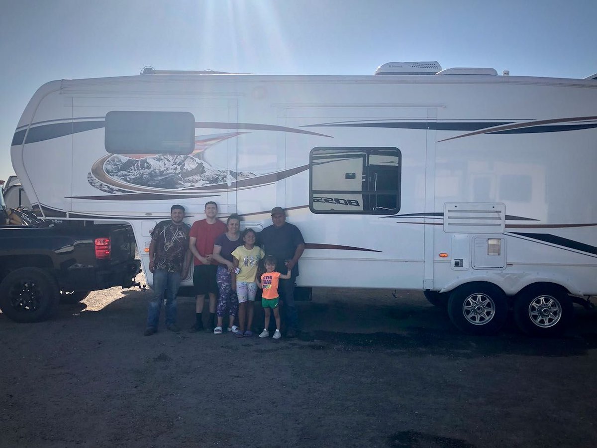 BaileyToliverRV's tweet photo. Victor Alday and Family purchased a 2013 Montana HC 3750FL from James Dane. https://t.co/cHaSR5yx3K