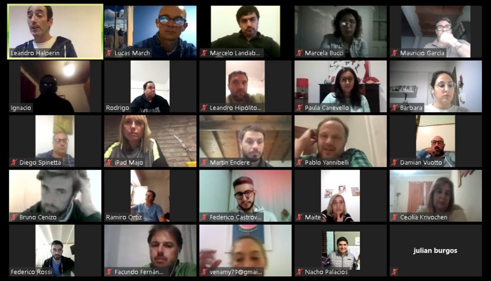 RadicalesAzul's tweet photo. Ayer por la tarde, junto a Concejales, autoridades de los Concejos Deliberantes y militantes de la Séptima Sección, escuchando a @lehalperin que nos acercó ideas y herramientas para legislar en tiempos de COVID-19  

#RadicalesAzuleñxs #Confluir @confluir_ar https://t.co/bIbD6XAVrS