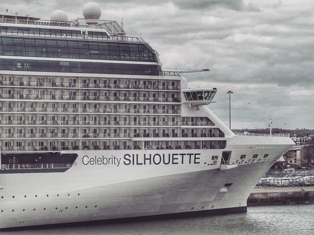 nauticallyspeak's tweet photo. Modelling the Silhouette ๐ธ๐ธ๐ณ๏ธ๐ณ๏ธ
@CelebrityCruise #CelebritySilhouette berthed alongside 101 in Southampton in April 2016.
#ModernLuxuryLivesHere #SolsticeClass #CelebritySilhoutte #SouthamptonDocks #April2016 #CruisingLife #CruiseExperience #CruiseMemories #Cruisemarsh https://t.co/pdZXVGmvw2
