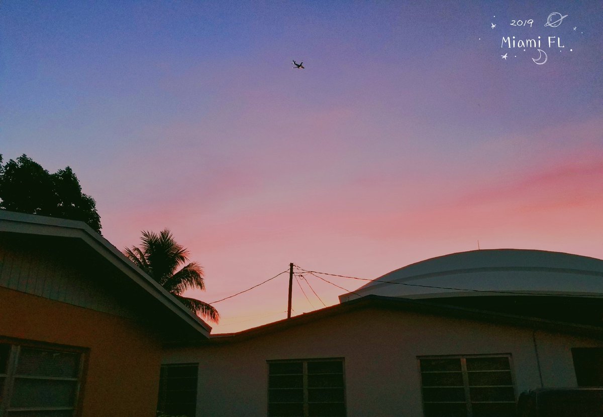 Eimi_28's tweet photo. #throwbackthursday 
MIA 🏖 • -----> DFW 🏙 
It's been almost a year since I left Miami. 😅 So many happy memories that I wouldn't forget. 🎉🎊
#aesthetic #sky #sunset #miami #florida #dallas #texas https://t.co/Eeymg4qJgz