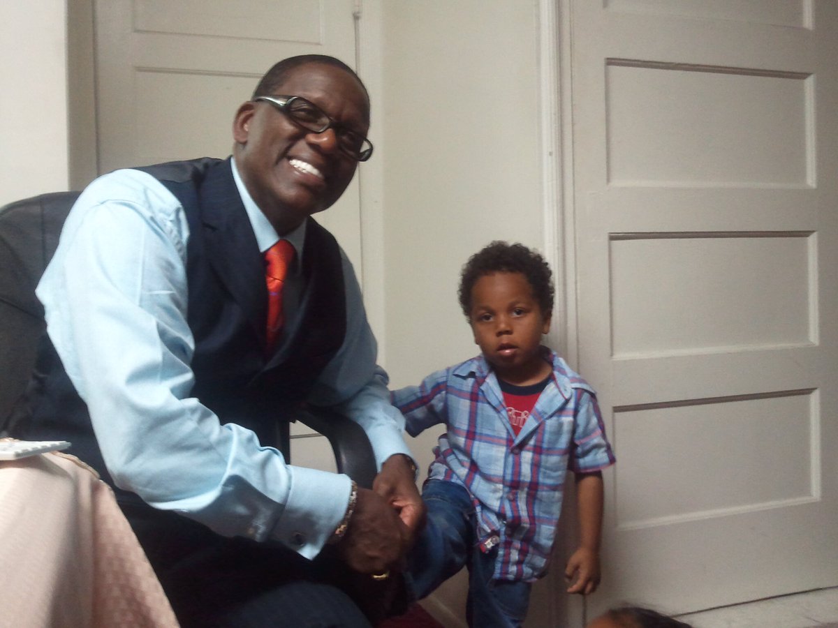 mlhminc's tweet photo. Itโs #ThrowbackThursday. Letโs go back to when I tied Shiyahโs shoe as a small child.
#TheyGrowUpSoFast #TimeFlies #TBT #AGreatChurchGreatPeople #SavingTheLostAtAnyCost #BishopMLHall #GIWC #MuchPrayerMuch #WeWillRecover #WeWillWin and #WeWillBeOnTop #GI4Life https://t.co/hws6OaonP7