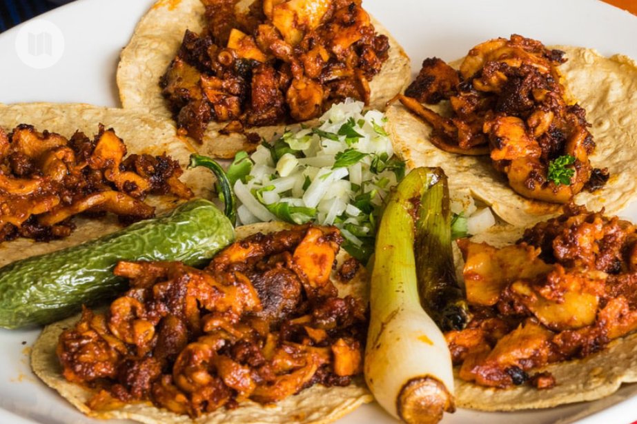 Sabemos que aún falta un poco, pero ahora que podamos salir de casa...  Cuál será la primera taquería que visitarás? #MetepecMágico #AndamosConAntojito