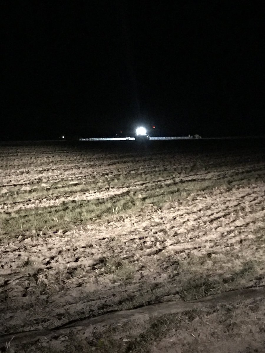 While sitting at home was getting to me!! Giving hand ⁦<a href="/vanagriRalph/">Ralph van Der Wal</a>⁩ at something I know. ⁦<a href="/Mprehn23/">Madison Prehn</a>⁩ #manure2020