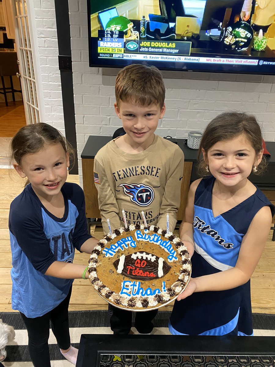 Clangry's tweet photo. Even the kids are getting into the draft spirit! Let’s Titan Up! #pick29 #DraftDay @Titans https://t.co/4VI1tPcFQF