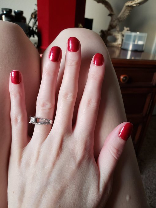 Who needs nails salons now lol https://t.co/HXPBhUqkRx