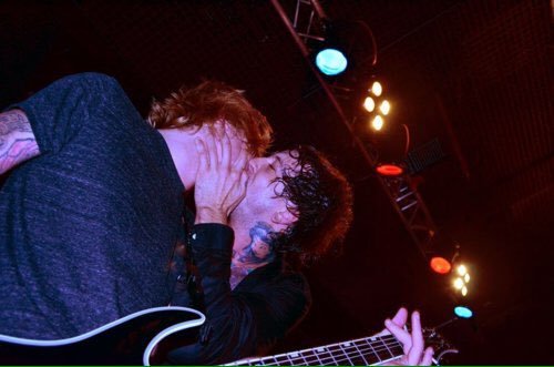 dxarwinter's tweet photo. Estaba escarbando en las fotos emo antiguas y encontré esto en mi teléfono. Es la foto más vieja que tengo en mi celular.
Cuando Austin estaba en la banda y Alan tenía el pelo corto :c
#RIPCashby #austincarlile #alanashby #OfMiceAndMen #emo https://t.co/OZ1JRljdrD