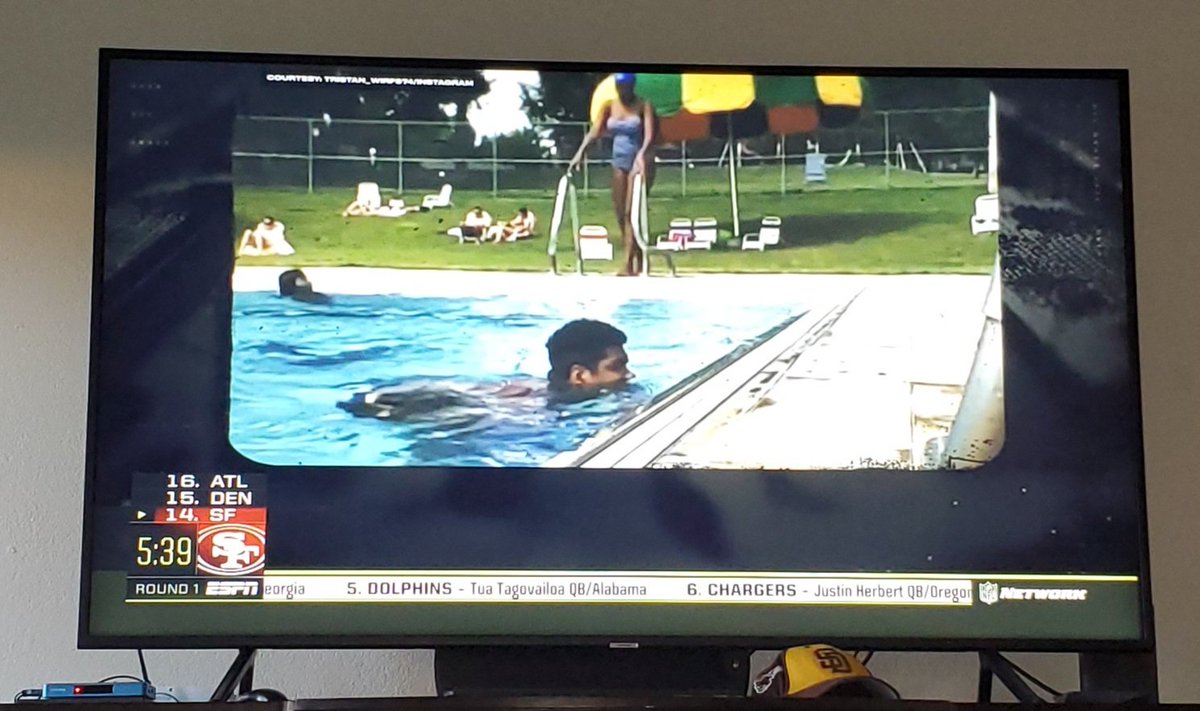 SDFox619's tweet photo. I've been in Aquatics as long as I can remember. Jumping clean out of the pool takes pure strength! TB12 just got himself a BEAST! #BOOTHECOMISH https://t.co/GW52ul6pWX