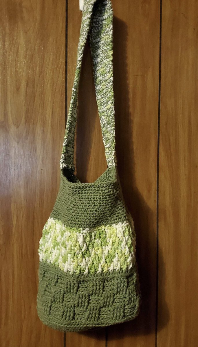 merricklibrary's tweet photo. Clerk Kathy created this bag using Creativebug. She loved how it is not only nice looking, but it’s also practical and serves as a small shopping bag.The pattern can also be made in a larger size. She loved the step by step instruction in creating the bag.#merricklibrary #crochet https://t.co/apgyP4COMj